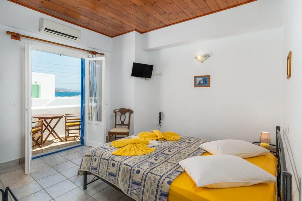 Bed, Bedroom, Sea view