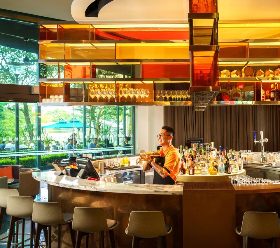 Restaurant/places to eat, Lounge or bar