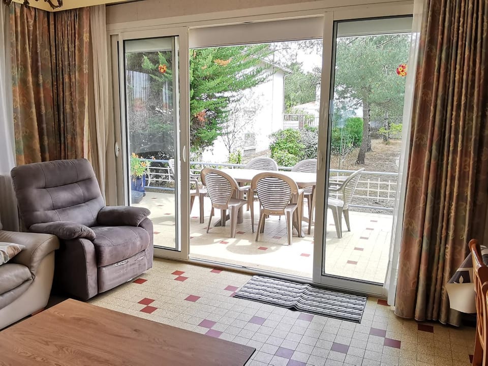 Maison 3 chambres, 150 m de la plage, 4/6 pers, WI-FI, terrasse, parking, proche commerces, La Tranche sur Mer - FR-1-194-370 House in La Tranche-sur-Mer