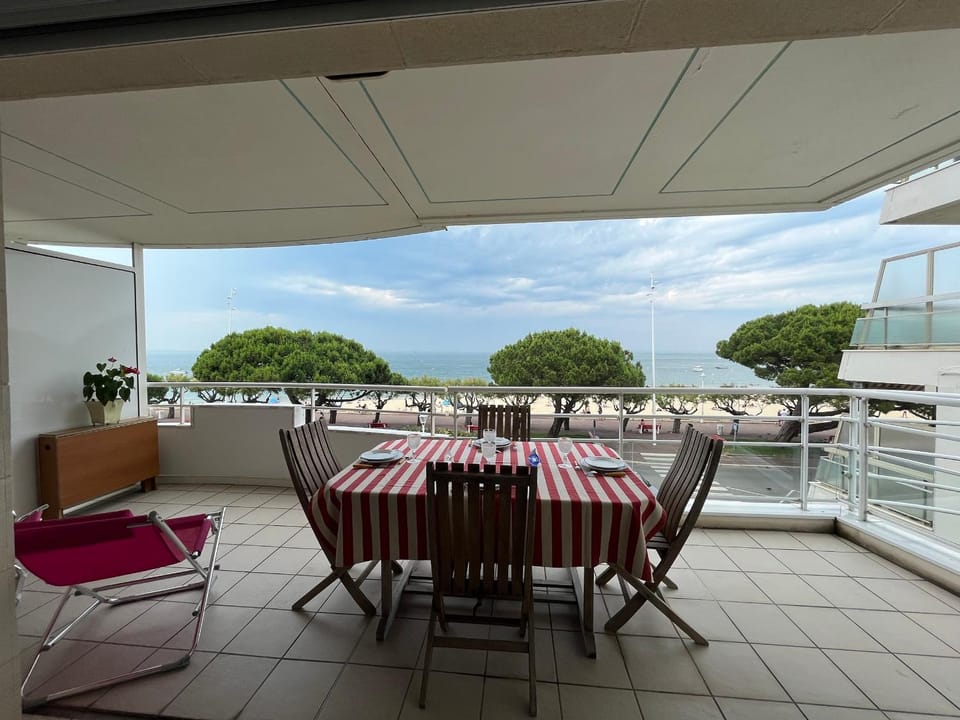 Appartement T3 Central à Arcachon avec Vue Mer, Terrasse, Wifi et Parking - FR-1-374-52 Apartment in Arcachon