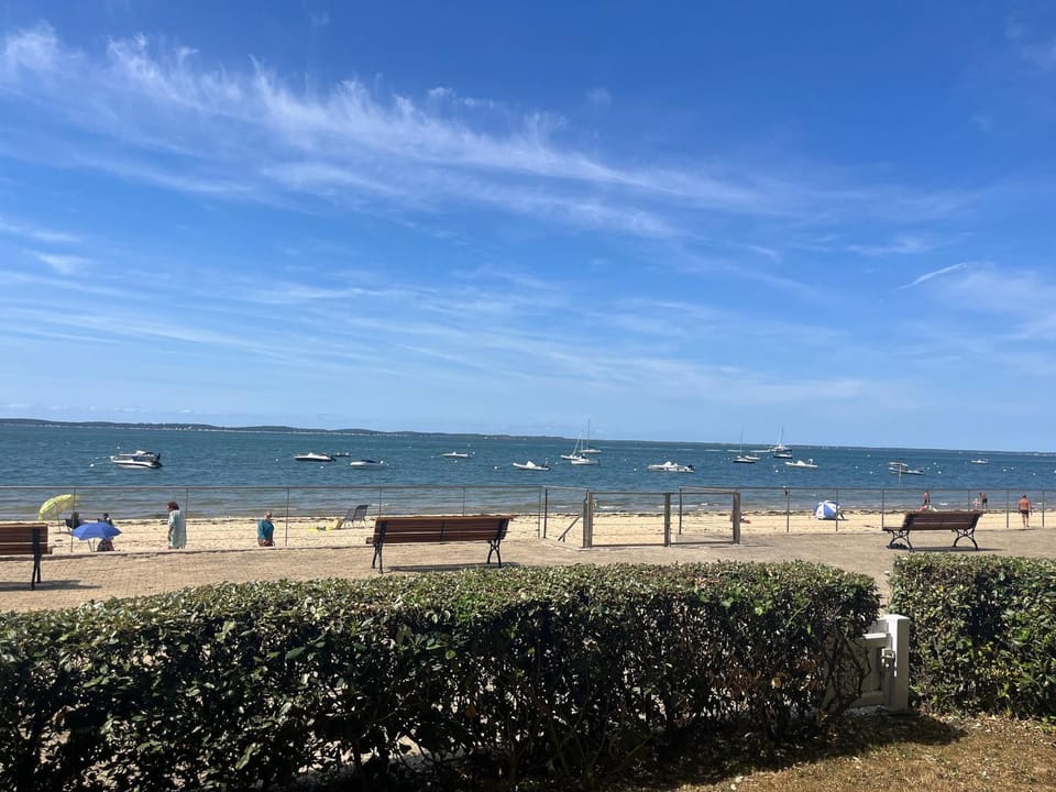 Appartement T2 RDC avec Jardinet et Accès Direct Plage, Parking Sécurisé, Proche Commerces - FR-1-374-2 Apartment in Arcachon