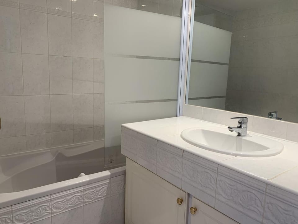 Appartement T3 en bord de mer avec balcon, WIFI et parking sécurisé - FR-1-374-23 Apartment in Arcachon