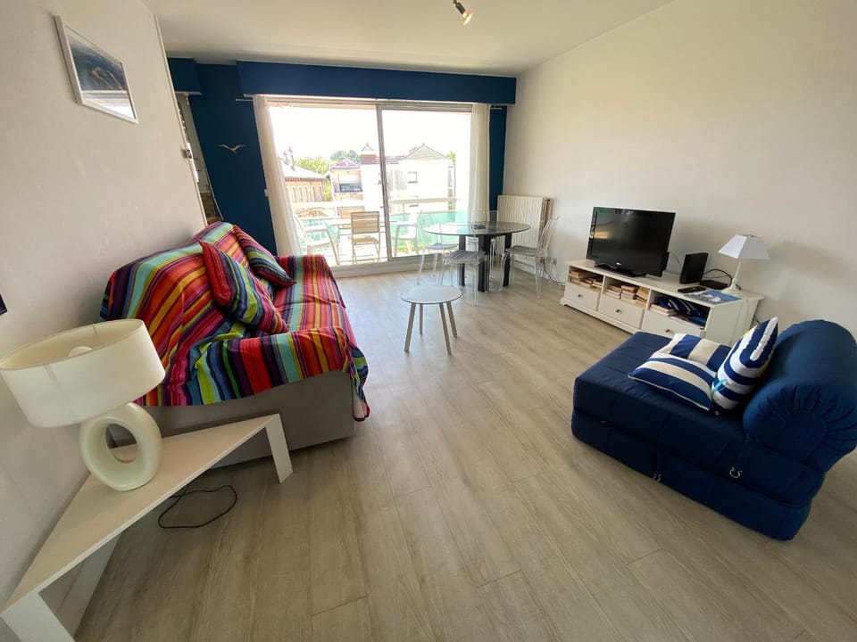 Studio en Centre-Ville d'Arcachon avec Balcon, Parking Privé et Wi-Fi, à 300m de la Plage - FR-1-374-28 Apartment in Arcachon