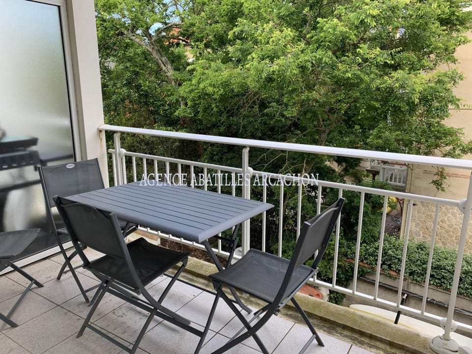 Jolie T2 à Arcachon - Parking, WiFi, Proche Plage - FR-1-374-3 Apartment in Arcachon