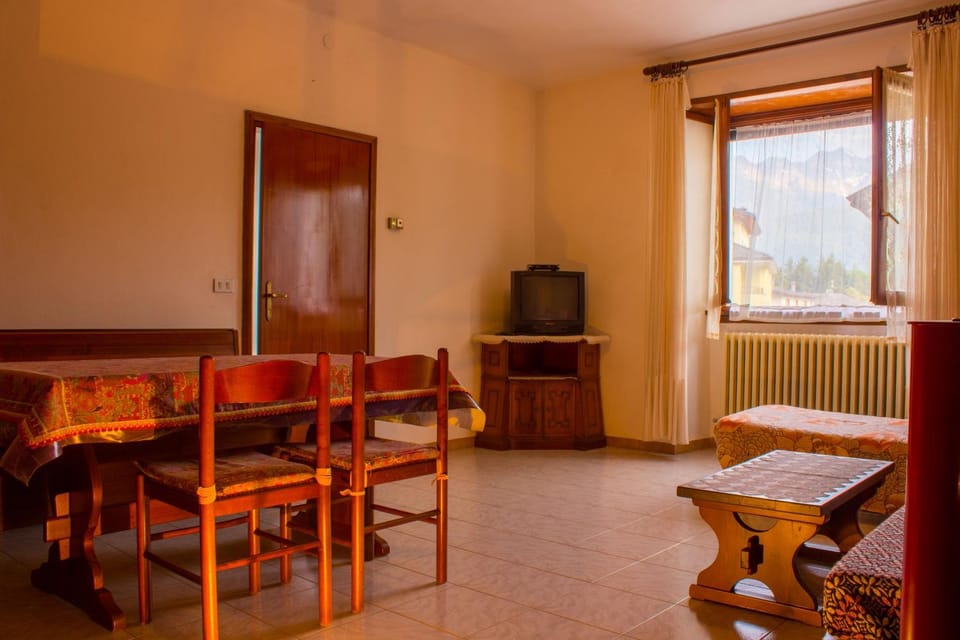 TV and multimedia, Living room, Dining area