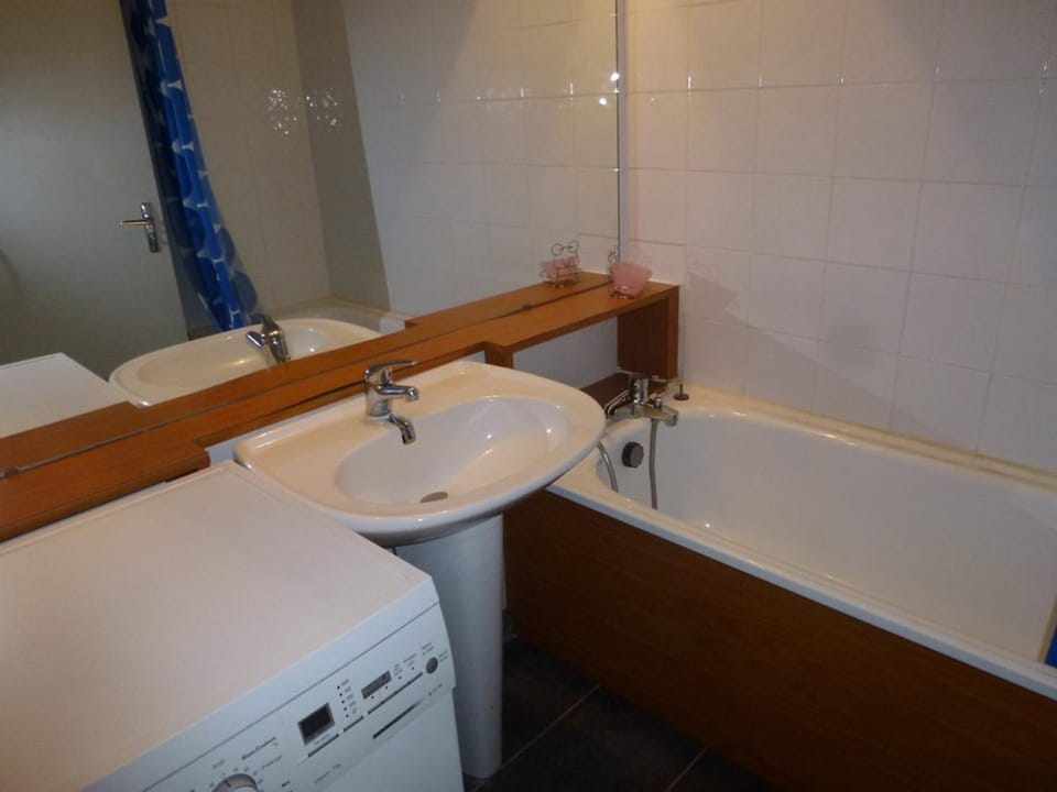 Studio 4 pers, balcon sud, au pied des pistes - FR-1-292-75 Apartment in Isola