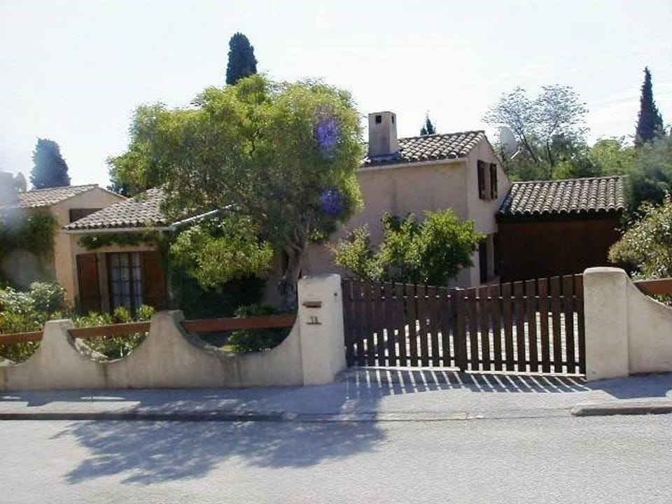 Maison cosy avec mezzanine, jardin et terrasse à 600m de la plage de Saint-Clair, 6 couchages - FR-1-251-46 House in Le Lavandou