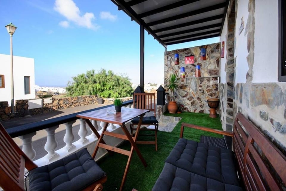 Balcony/Terrace, Mountain view, Sea view, Street view