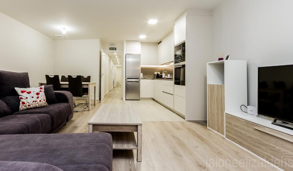 TV and multimedia, Kitchen or kitchenette, Seating area, Dining area