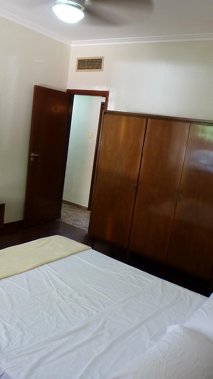 Casa con garage y patio - 6 personas - 26 y 45 Apartment in La Plata