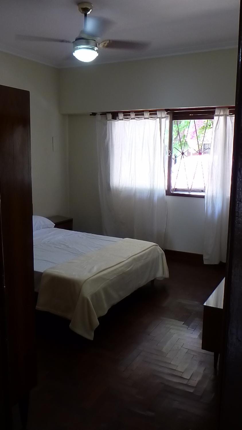 Casa con garage y patio - 6 personas - 26 y 45 Apartment in La Plata