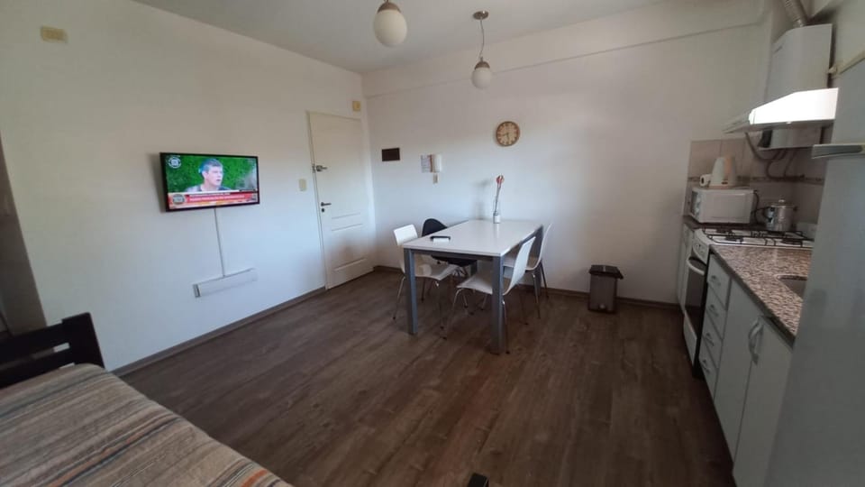 Depto calle 18 - soleado y con balcon Apartment in La Plata