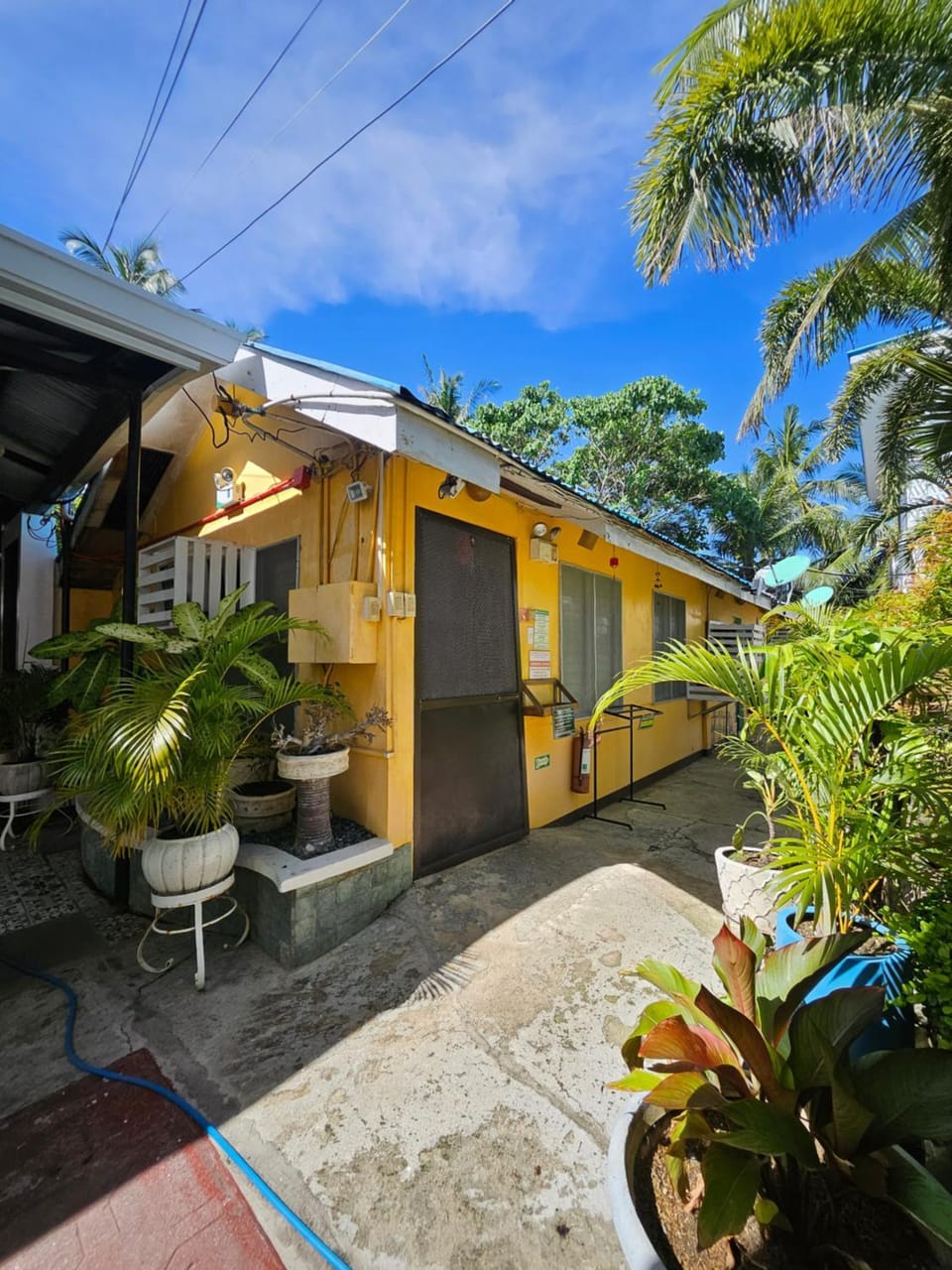 L & M Hearthstones Lodge Inn in Oslob