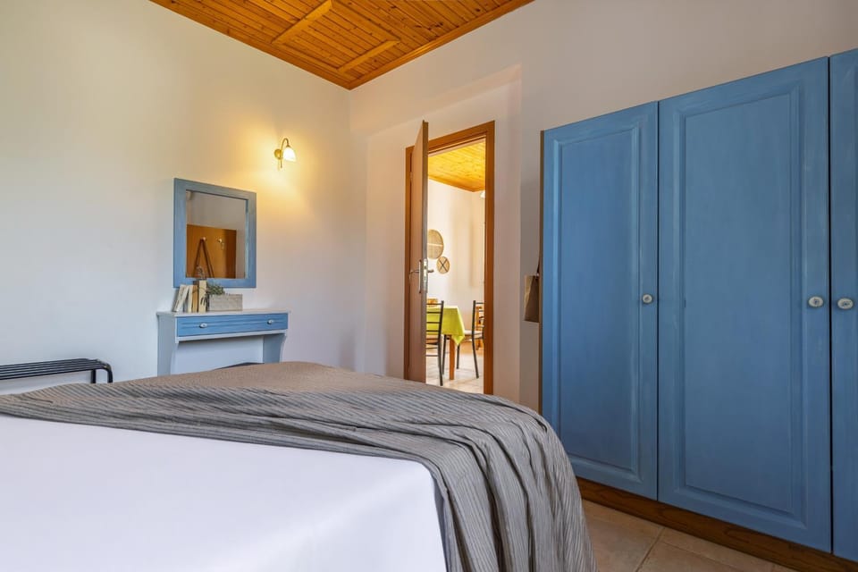 Bed, Photo of the whole room, Bedroom, wardrobe