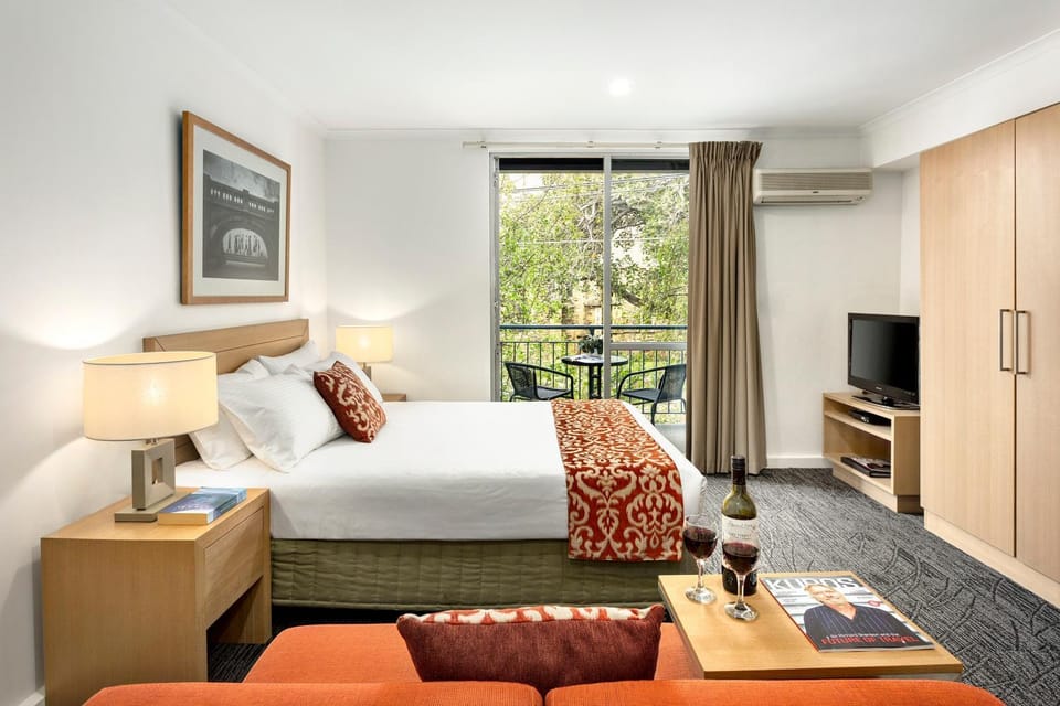 Bed, Living room
