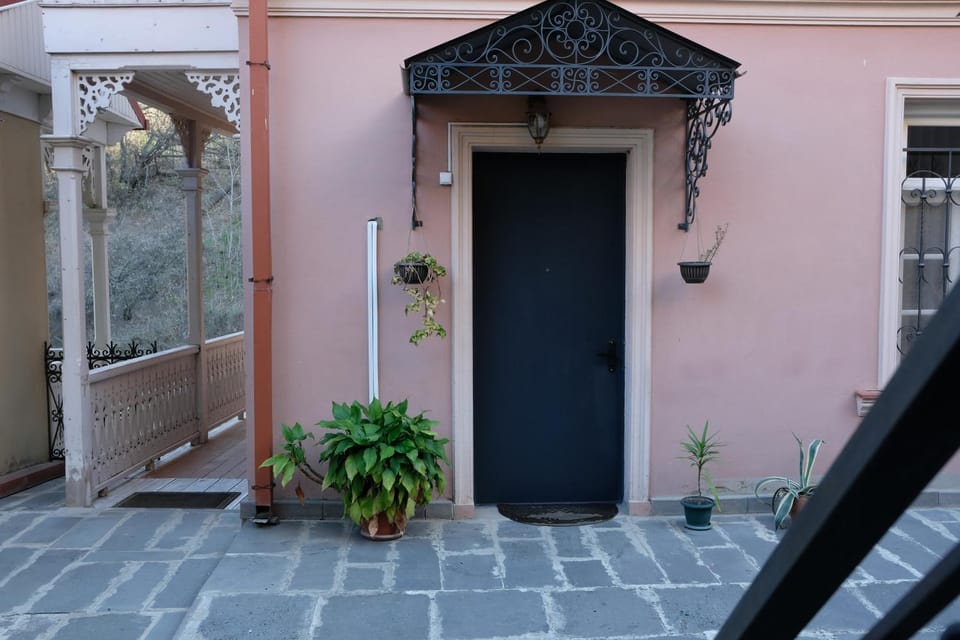 Patio, Facade/entrance