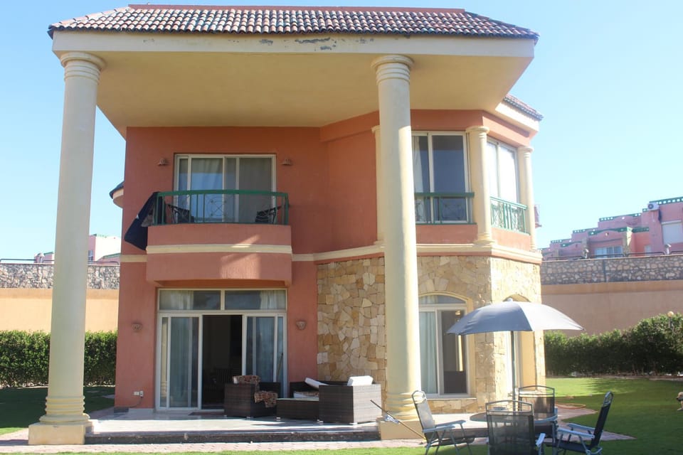 Property building, Day, Balcony/Terrace