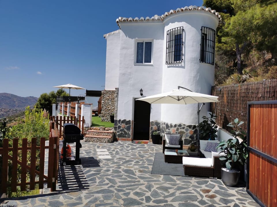 Patio, Facade/entrance, BBQ facilities, Garden