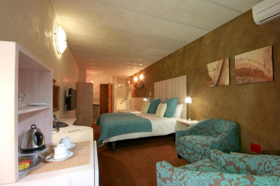 Bed, Bathroom