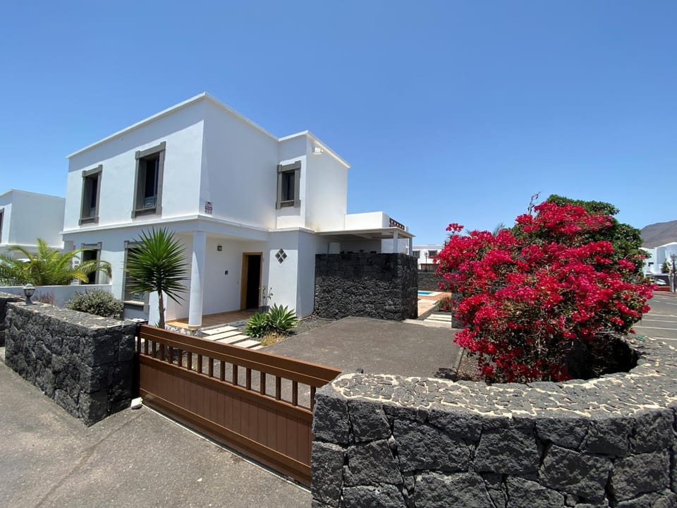 Varadero Nauplius House in Playa Blanca