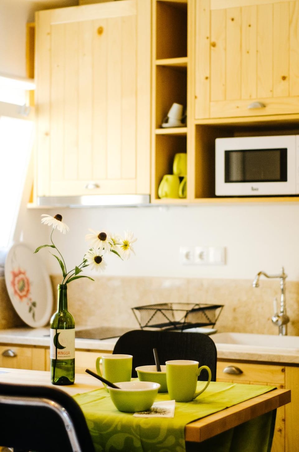 Kitchen or kitchenette, Seating area, Dining area