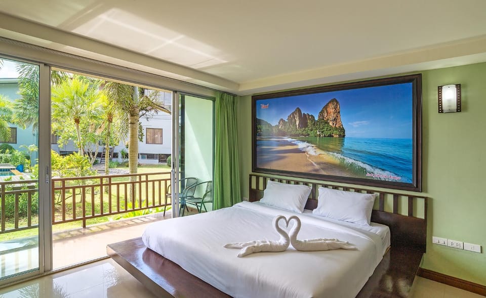 Garden, View (from property/room), Photo of the whole room, Bedroom, Garden view, Pool view