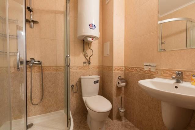 Shower, Toilet