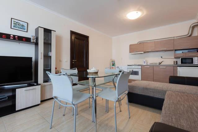 TV and multimedia, Kitchen or kitchenette, Living room, Dining area