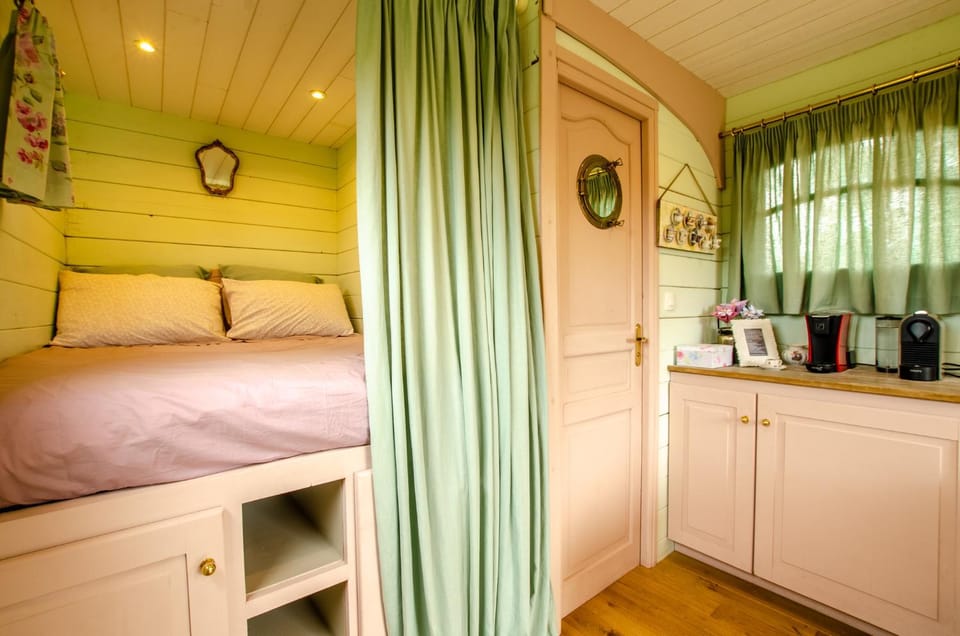 Bed, Coffee/tea facilities