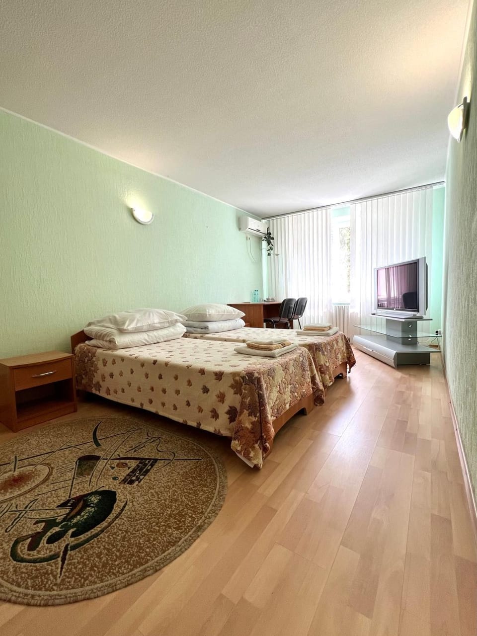 Photo of the whole room, Bedroom