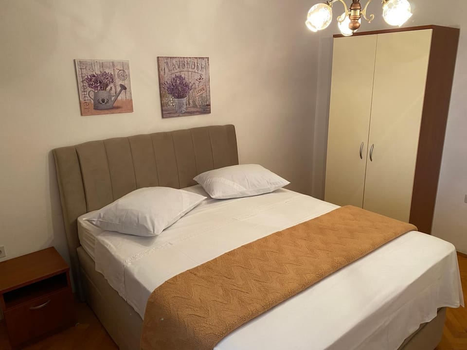 Ivo Prgomet Apartment in Makarska