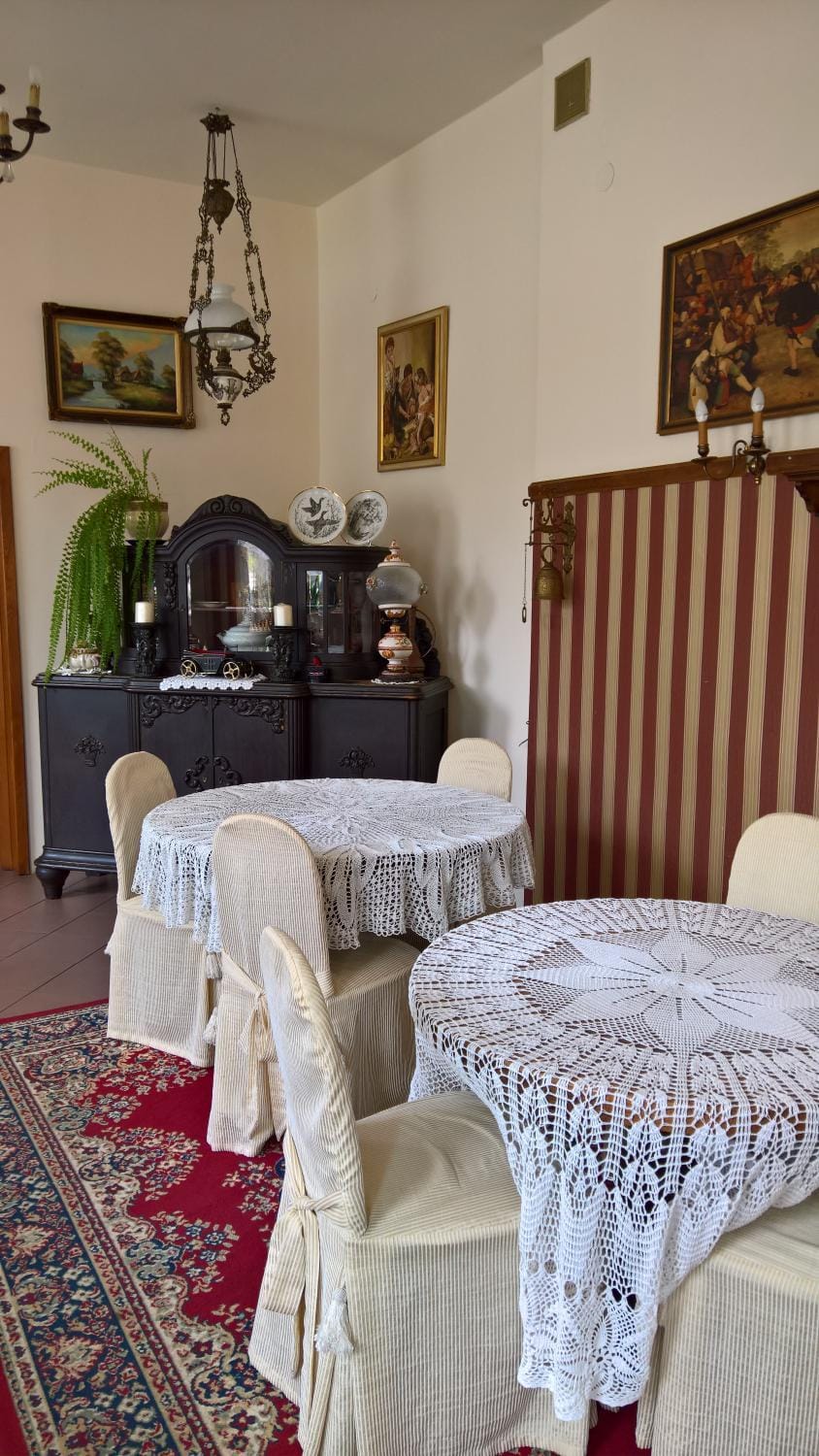 Seating area, Breakfast