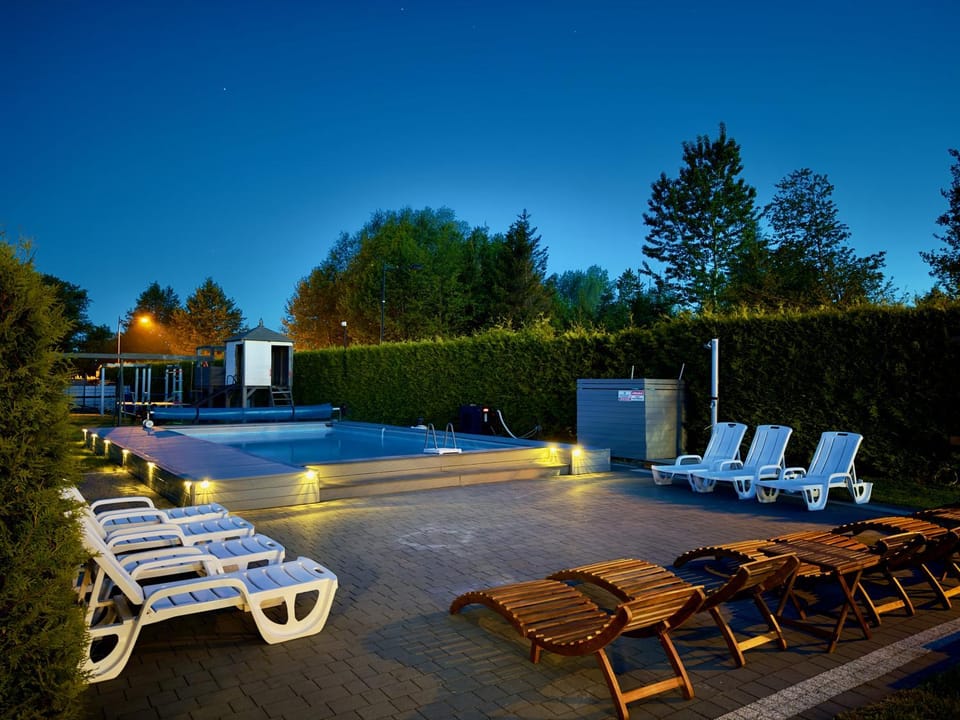 Garden, Swimming pool, sunbed