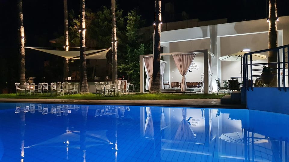 Property building, Swimming pool, Swimming pool