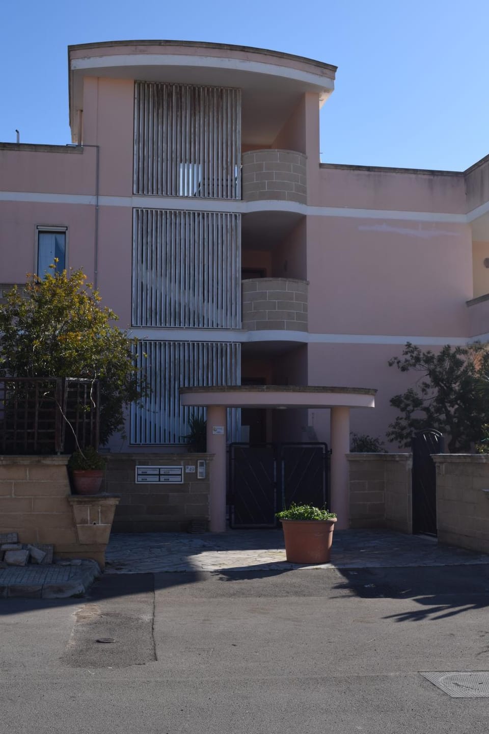 Facade/entrance