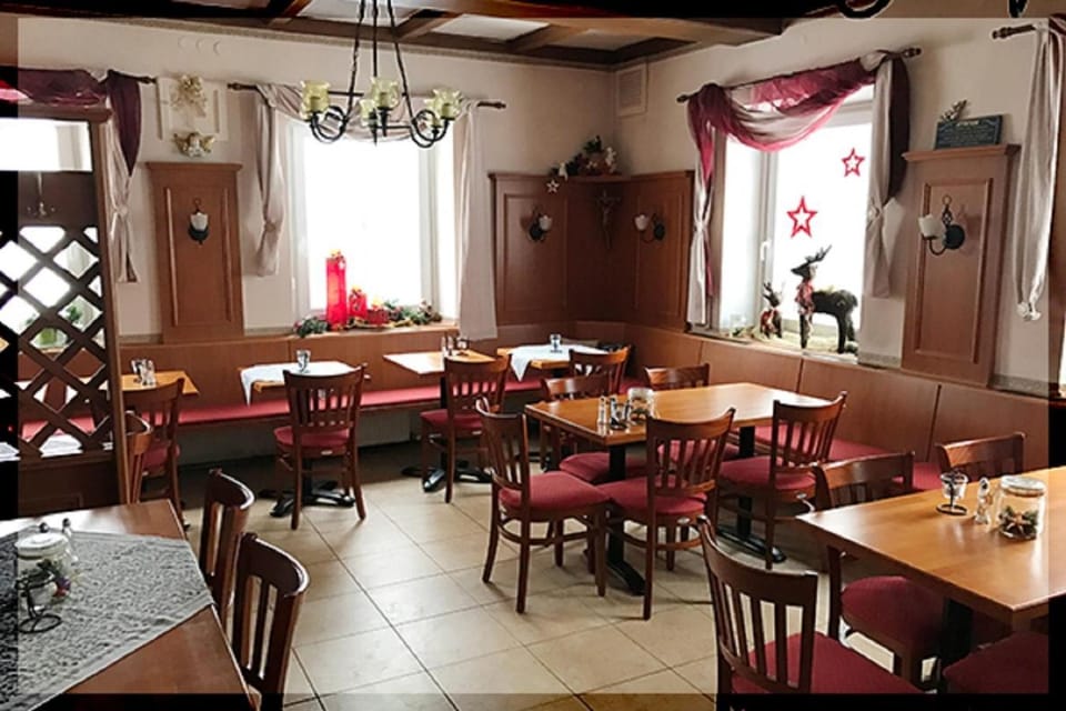 Restaurant/places to eat, Banquet/Function facilities