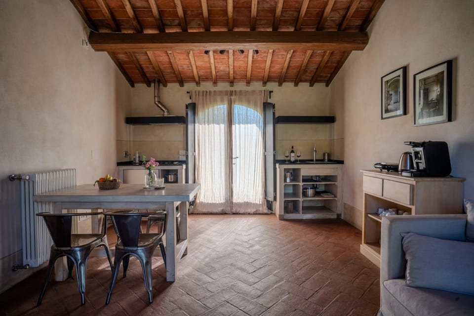 Kitchen or kitchenette, Dining area, pet friendly, stove, toaster