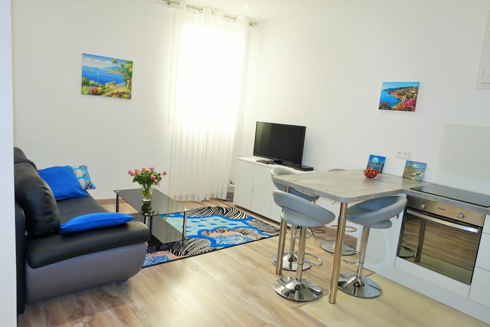 Kitchen or kitchenette, Living room, Dining area