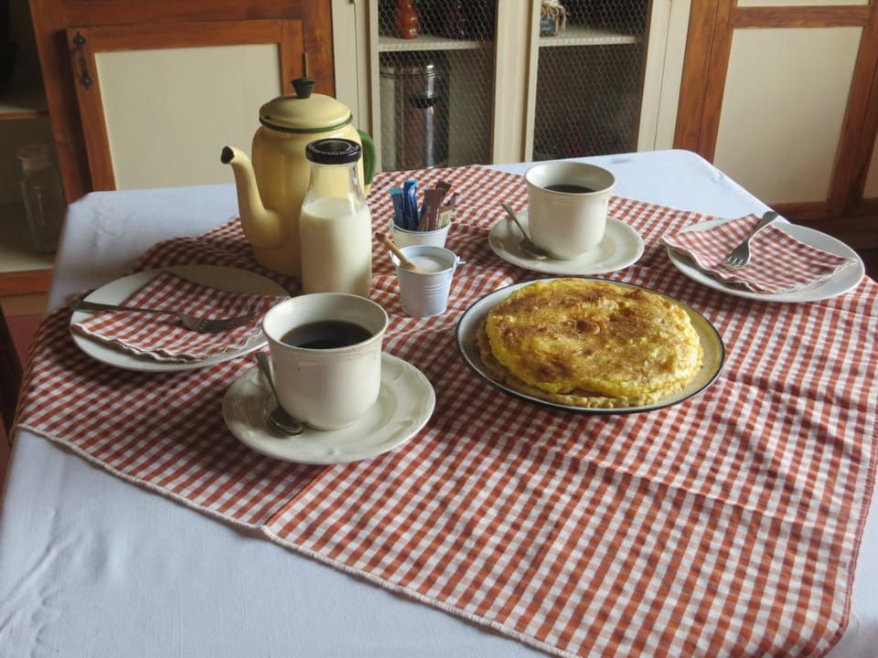 Dining area, Meals