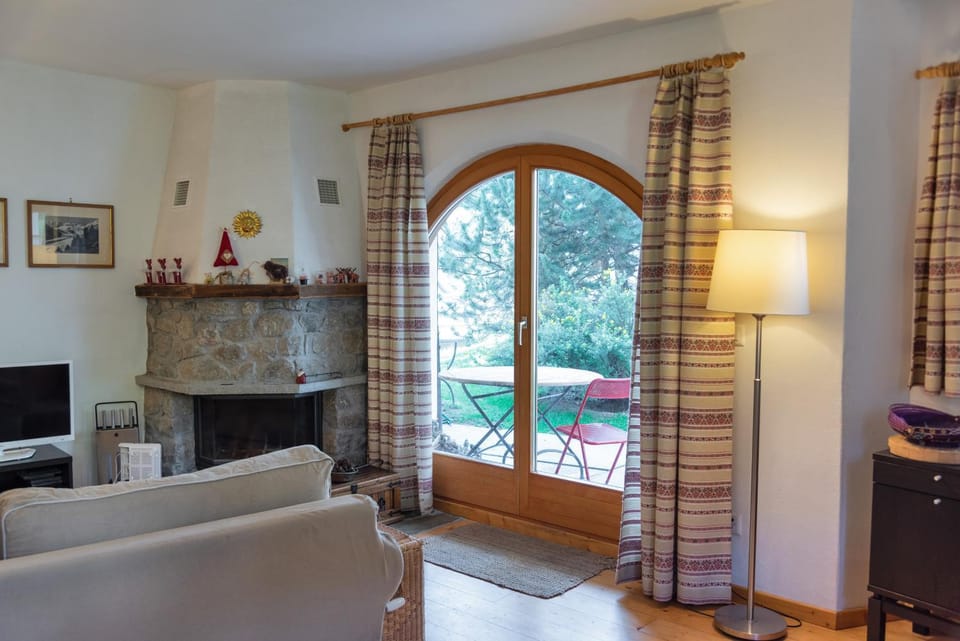 Chesa Filia - La Punt Apartment in Canton of Grisons