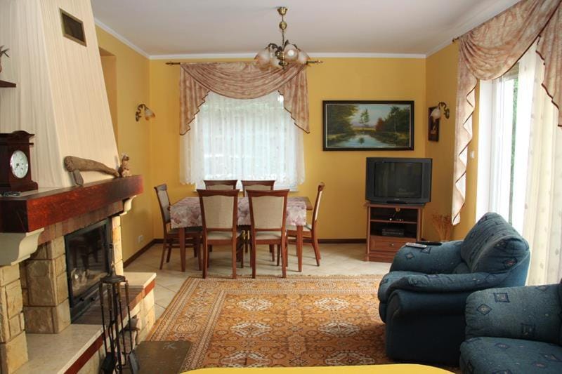 Seating area, Dining area