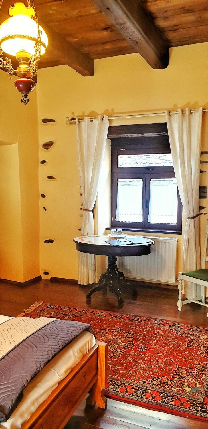 Photo of the whole room, Decorative detail