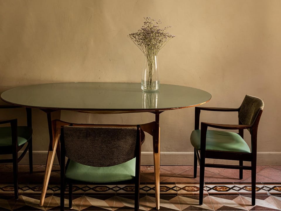 Seating area, Dining area