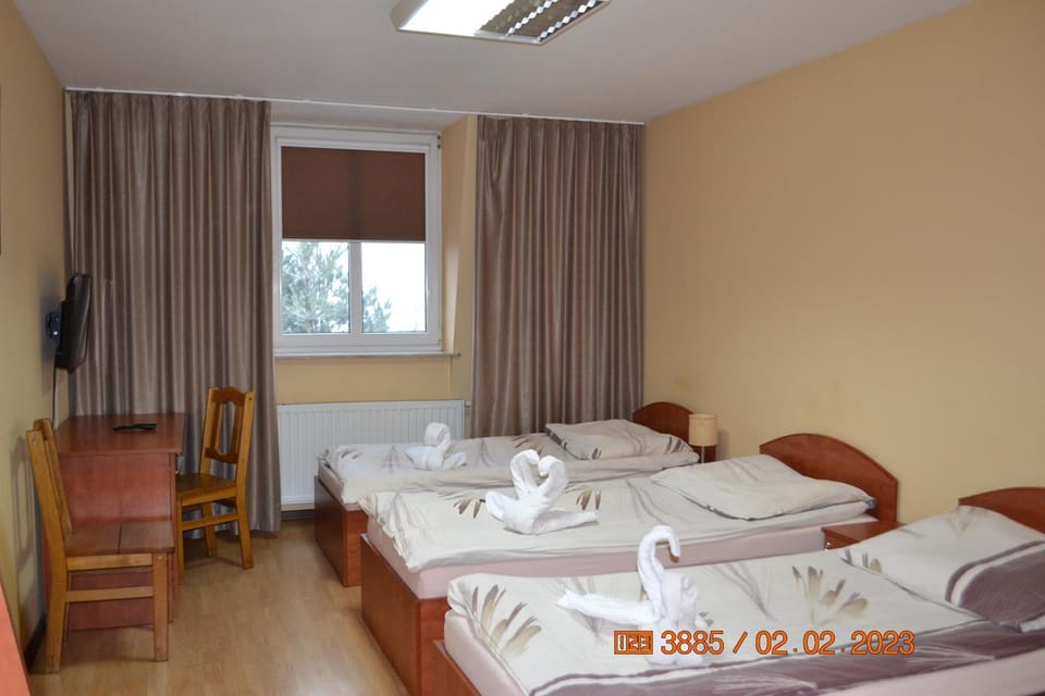 Hotel i Restauracja Jaskolka Apartment hotel in Masovian Voivodeship