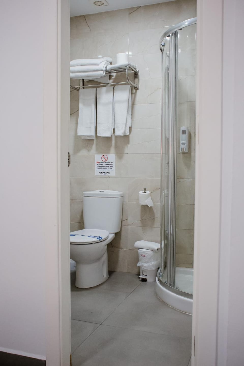 Shower, Toilet, Bathroom, bidet, towels