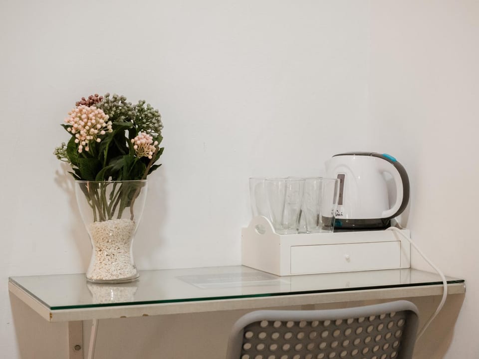 Coffee/tea facilities, hair dresser