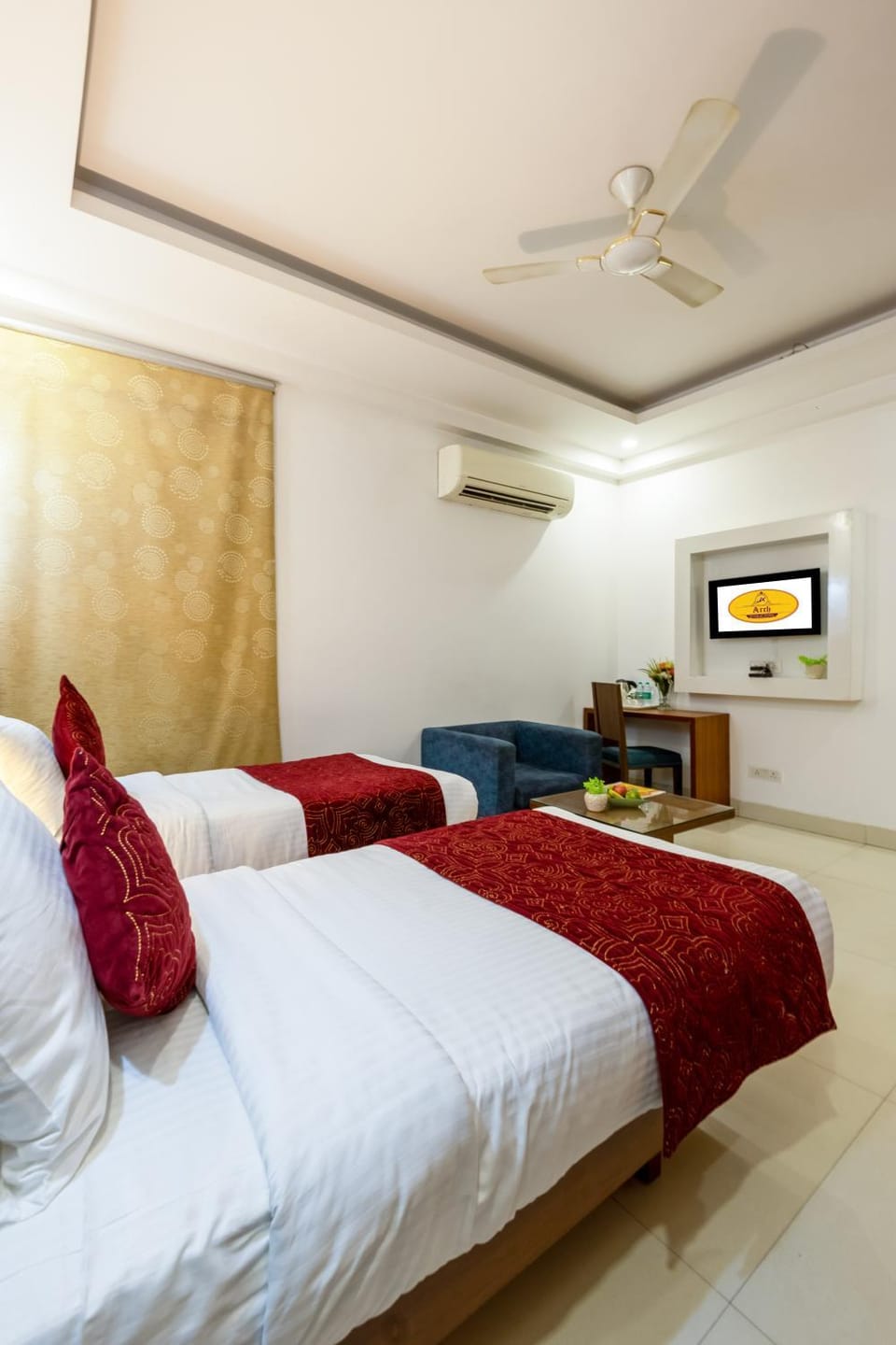 Bed, TV and multimedia, Photo of the whole room, Seating area, air conditioner