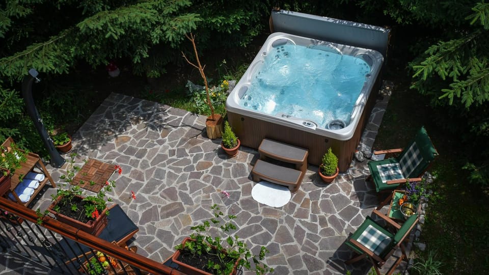 Shower, Patio, Hot Tub, Balcony/Terrace, Balcony/Terrace, Pool view