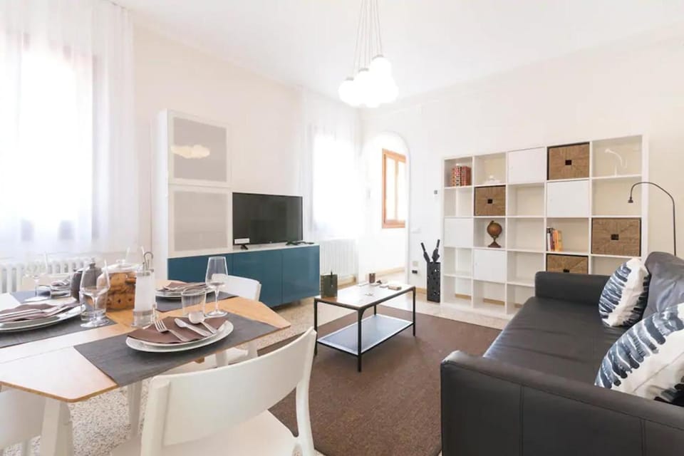 Communal lounge/ TV room, Living room, Seating area, Dining area