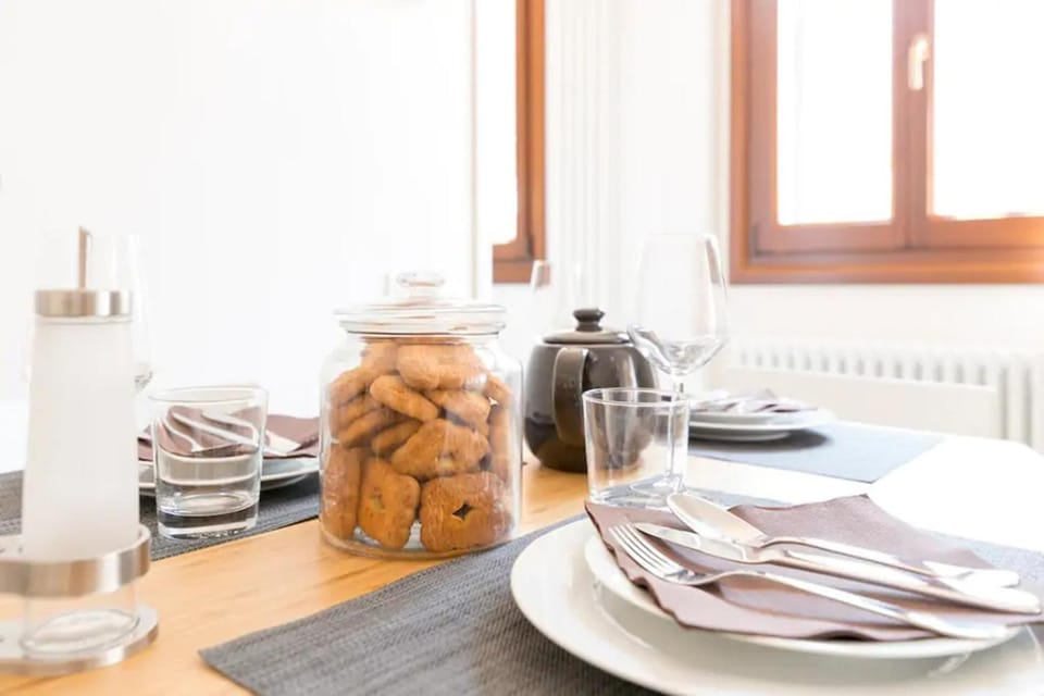 Dining area, Food, Breakfast